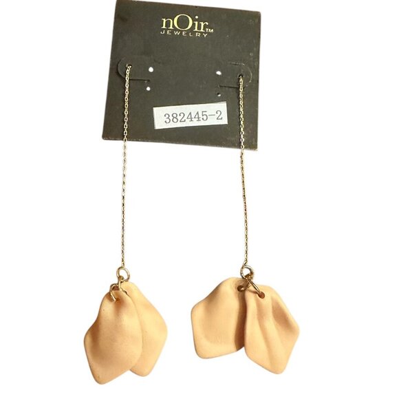 nOir Jewelry Peach Petal Chain Drop Earrings New with tags - Picture 1 of 5